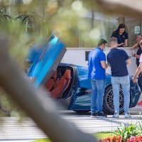 Potencijalni kupci dolaze na predstavljanje novog Rimčevog automobila