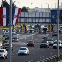 Pojačan promet na naplatnim kućicama Lučko