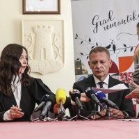 Petra Škrobot preuzela dužnost od bivšeg gradonačelnika Kreše Beljaka