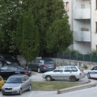 Knin: U parkiranom automobilu pronađeno tijelo djeteta