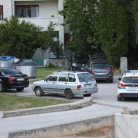 Knin: U parkiranom automobilu pronađeno tijelo djeteta