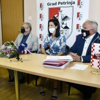 Primopredaja vlasti u Petrinji