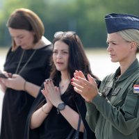 Predsjednik Zoran Milanović i ministar Mario Banožić na svečanoj ceremoniji povodom dodjele letačkih znakova 25. naraštaju pilota