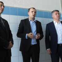 Zoran Milanović u Borovom naselju s Ivanom Penavom