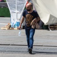 Gradska svakodnevica u centru grada na prvi dan ljeta