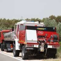 Šibenik: Vatrogasci se uz pomoć kanadera bore sa požarom