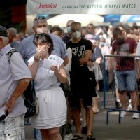Redovi za cijepljenje protiv COVID-a na Velesajmu