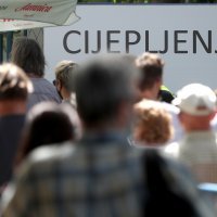 Redovi za cijepljenje protiv COVID-a na Velesajmu