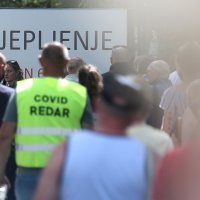 Redovi za cijepljenje protiv COVID-a na Velesajmu