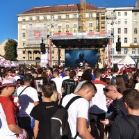 Slavlje navijača nakon autogola i vodstva Hrvatske protiv Španjolske na zagrebačkom Trgu bana Jelačića