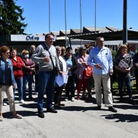 Radnici Orljave ispred tvornice u svibnju 2021.