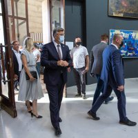 Andrej Plenković na Murtićevoj izložbi u HDLU-u