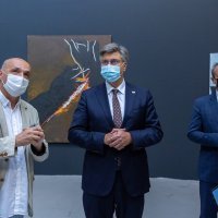 Andrej Plenković na Murtićevoj izložbi u HDLU-u