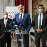 Brifing splitskoga gradonačelnika Ivice Puljka