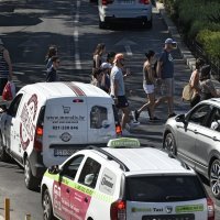 Gužva i veliki broj turista, automobila i brodova u splitskoj luci