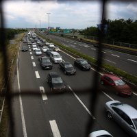 Promet, gužva, napaltne kućice, Lučko