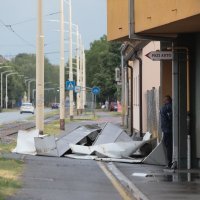 Osijek: Jako nevrijeme otkinulo limeni krov sa zgrade