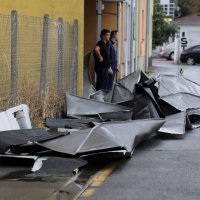 Osijek: Jako nevrijeme otkinulo limeni krov sa zgrade