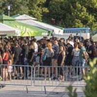 Atmosfera i brzo antigensko testiranje uoči Thompsonovog koncerta u Sinju