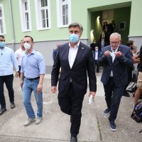 Premijer Plenković obišao ozlijeđene putnike u Slavonskom Brodu