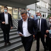 Premijer Plenković obišao ozlijeđene putnike u Slavonskom Brodu