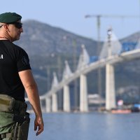 Postavljanje zadnjeg segmenta čelične konstrukcije Pelješkog mosta