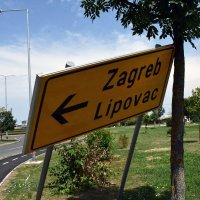 Snažan vjetar rušio prometne znakove u Slavonskom Brodu