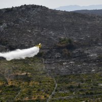 Zoran Milanović obišao helikopterom požarište u Segetu Gornjem