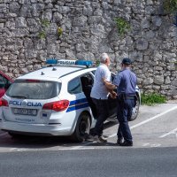 Priveden dubrovacki gospodarstvenik i njegov sin