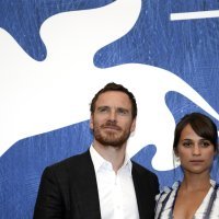 Michael Fassbender i Alicia Vikander