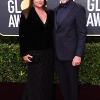 Pierce Brosnan i Keely Shaye Smith
