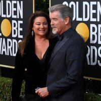 Pierce Brosnan i Keely Shaye Smith