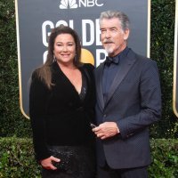 Pierce Brosnan i Keely Shaye Smith