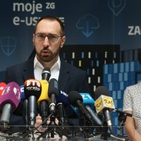 Konferencija za medije Tomislava Tomaševića