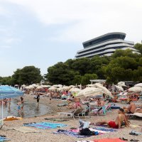 Plaže u Vodicama pune su kupača