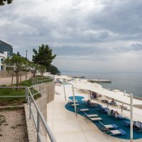 Plaža hotela Hilton Costabella ograđena je ogradom