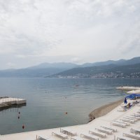 Plaža hotela Hilton Costabella ograđena je ogradom