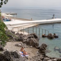 Plaža hotela Hilton Costabella ograđena je ogradom