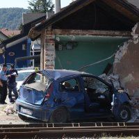 Nalet vlaka na auto kod Novog Marofa