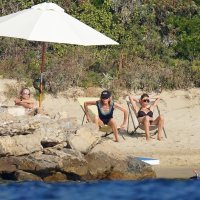 Brigitte i Emmanuel Macron na plaži