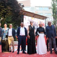 Na crvenom tepihu SFF-a ekipe filma  'Brdo s koga lavice riču' i 'Quo Vadis, Aida' 'Quo Vadis, Aida'