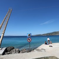 Zbog zagađenja mora na plaži u Klenovici zabranjeno je kupanje
