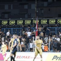 Sukob Torcide s policijom na utakmici izmedju Hrvatskog Dragovoljca i Hajduka