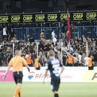 Sukob Torcide s policijom na utakmici izmedju Hrvatskog Dragovoljca i Hajduka