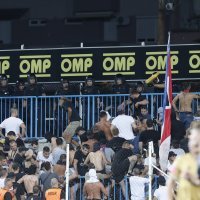 Sukob Torcide s policijom na utakmici izmedju Hrvatskog Dragovoljca i Hajduka