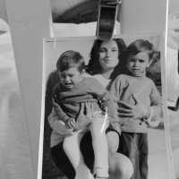 Dean Dvornik (s majkom Dianom i bratom Dinom)