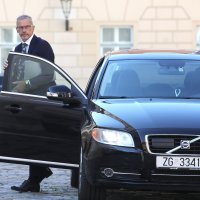 Guverner HNB-a Boris Vujčić dolazi u Banske dvore na sastanak s premijerom