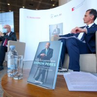 Predstavljanje knjige 'Nema mjesta za male snove' Shimona Peresa