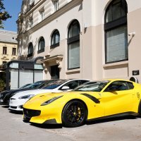 Superautomobili ispred Hotela Esplanade