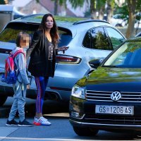 Severina dovodi sina u osnovnu školu Matije Gupca